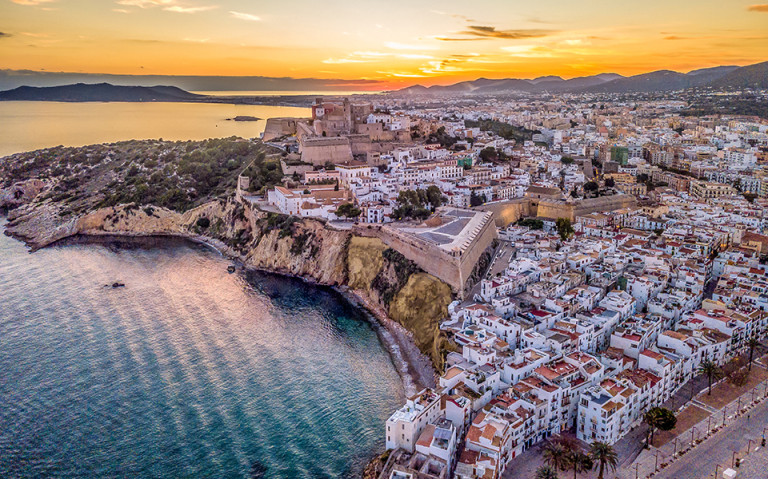 Ibiza bei Sonnenuntergang