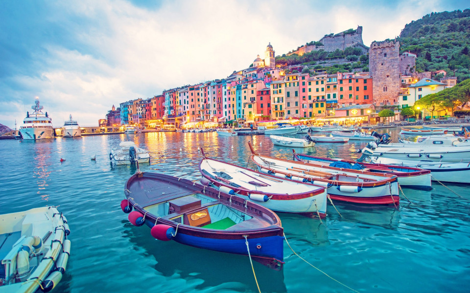 Strand von Porto mit Booten