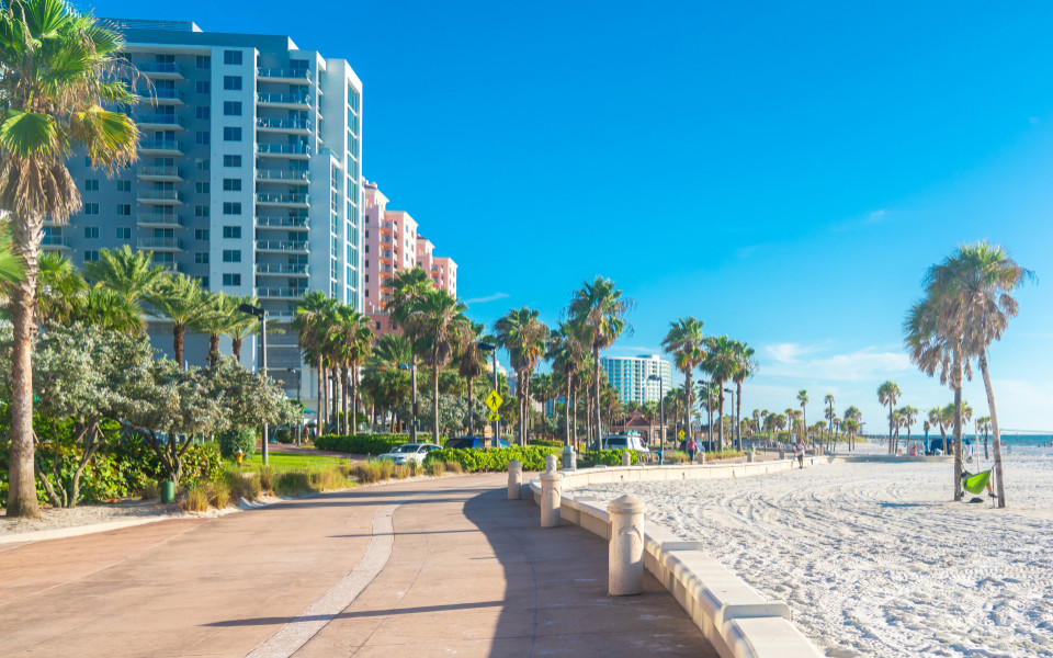 Clearwater-Strand mit wunderschönem weißen Sand in Florida, USA